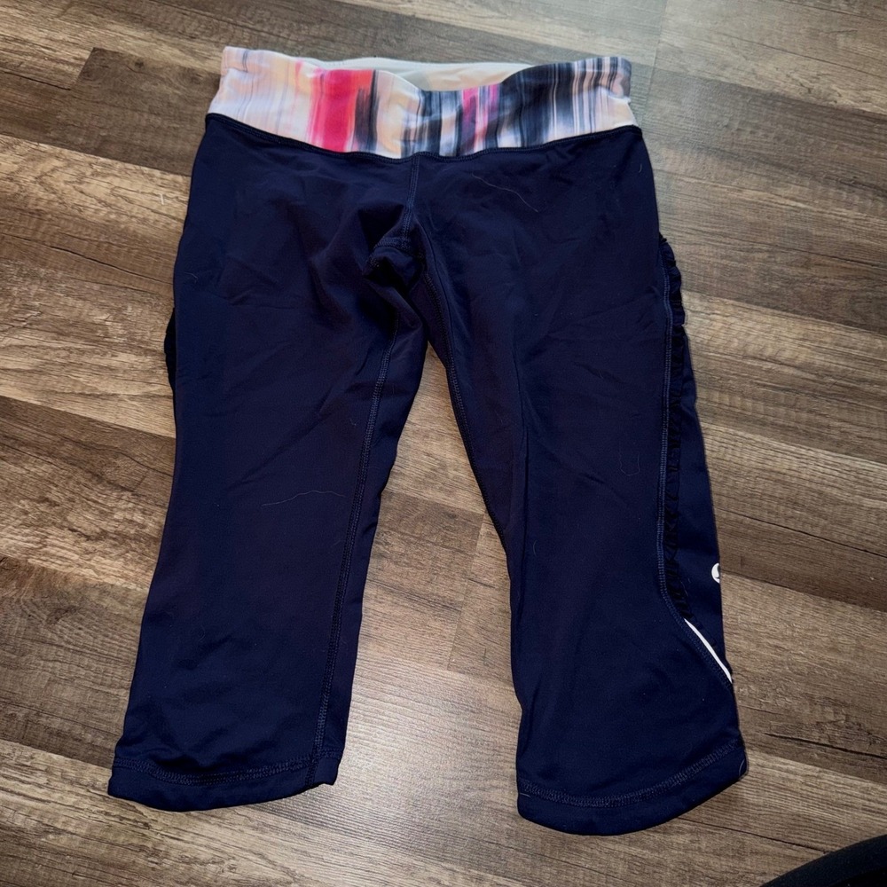Lululemon Run Crop Navy Blue Pink Abstract Waistband Ruffle Leggings Size 6